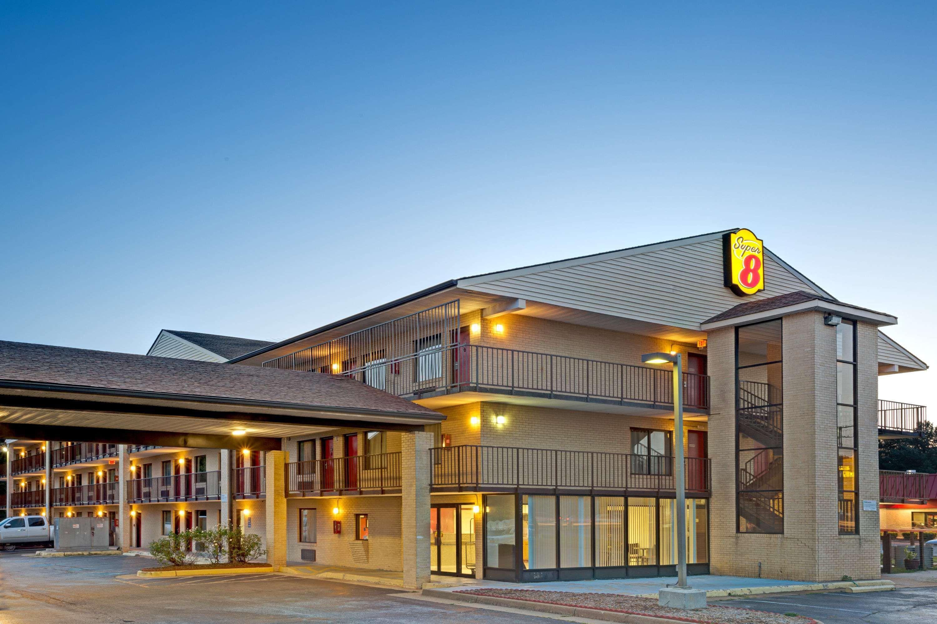 Super 8 By Wyndham Fredericksburg Hotel Exterior photo