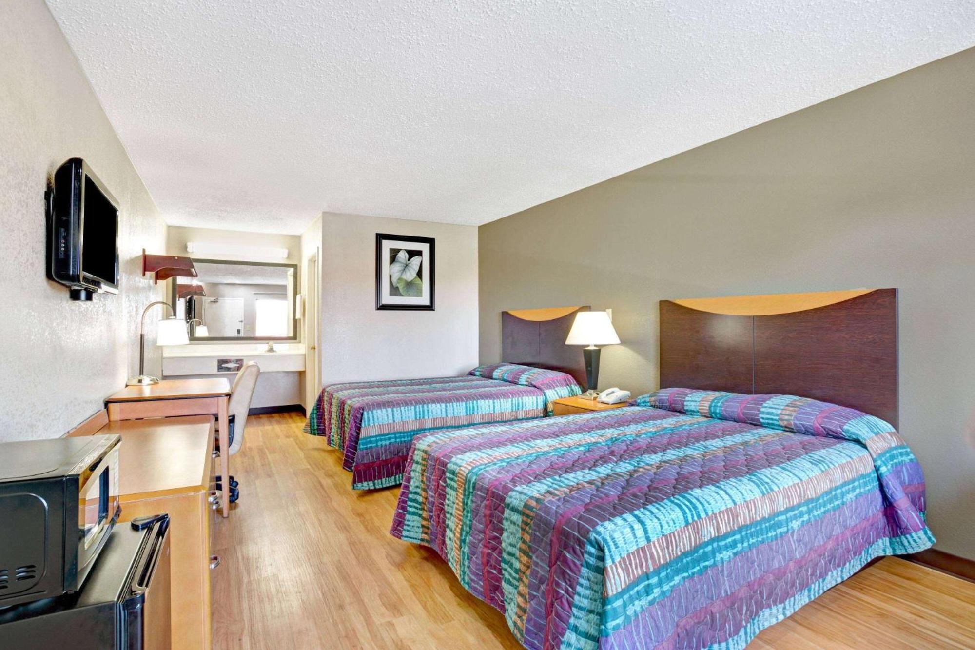 Super 8 By Wyndham Fredericksburg Hotel Exterior photo